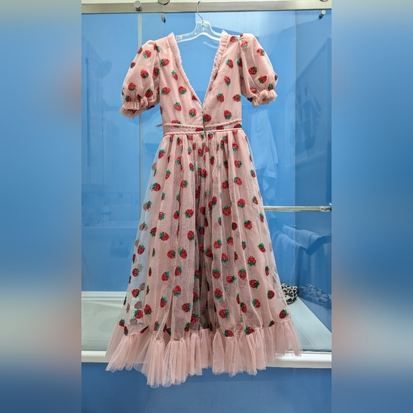 Strawberry dress - Picture 2 of 5